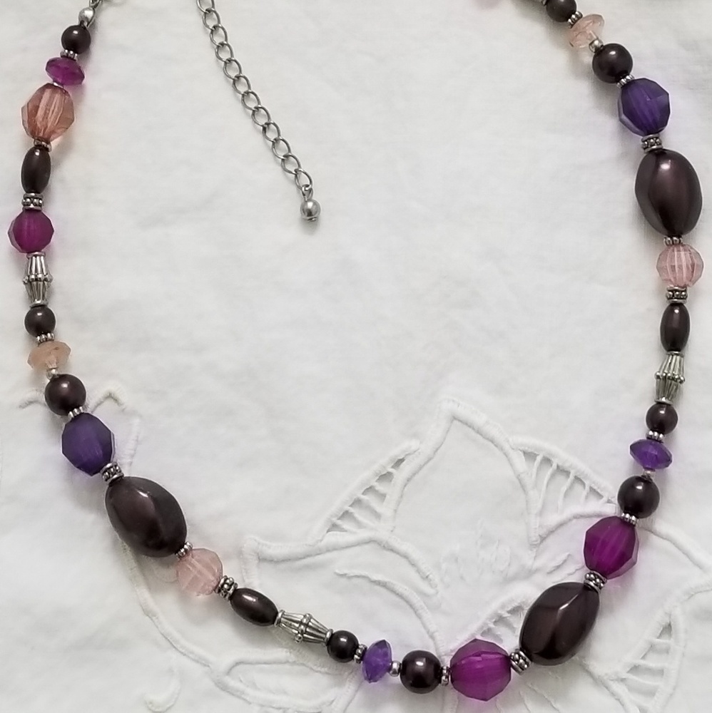 Necklace purple, pink, silvertone beads - Picture 4 of 7